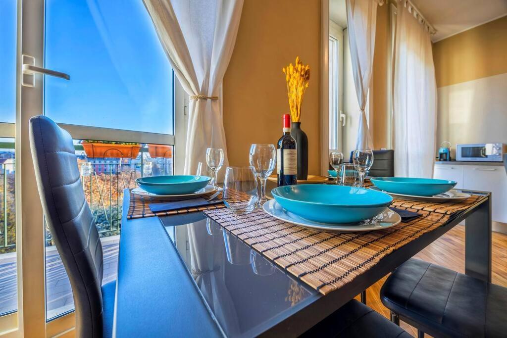 Sunny & Updated Flat With Panoramic City View 50M From M4 Stop Milão Exterior foto