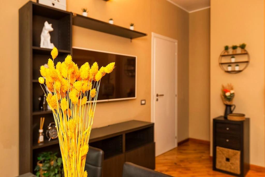 Sunny & Updated Flat With Panoramic City View 50M From M4 Stop Milão Exterior foto