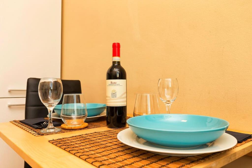 Sunny & Updated Flat With Panoramic City View 50M From M4 Stop Milão Exterior foto