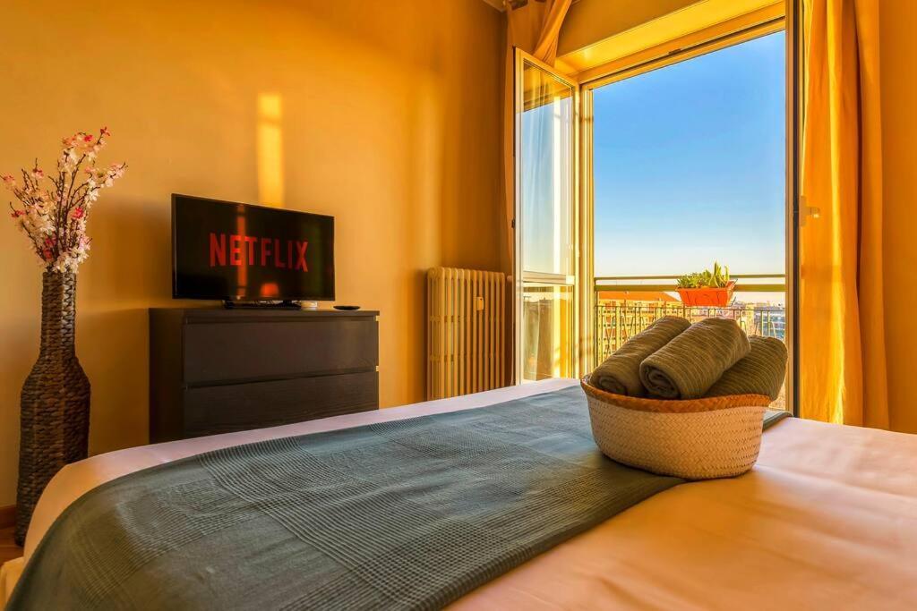 Sunny & Updated Flat With Panoramic City View 50M From M4 Stop Milão Exterior foto