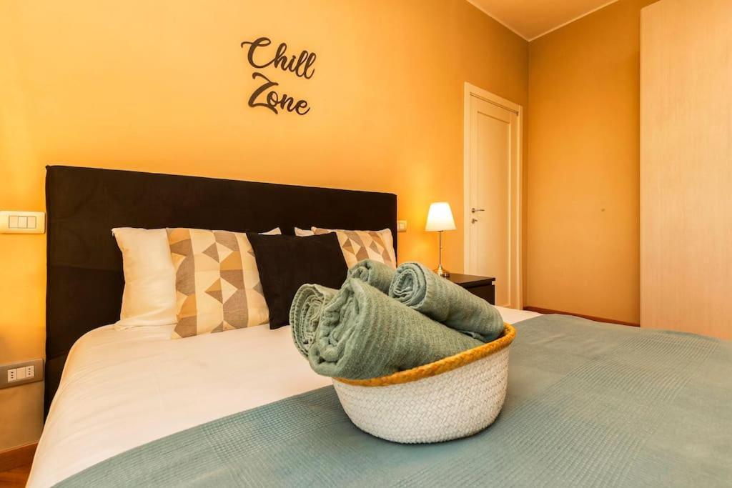 Sunny & Updated Flat With Panoramic City View 50M From M4 Stop Milão Exterior foto