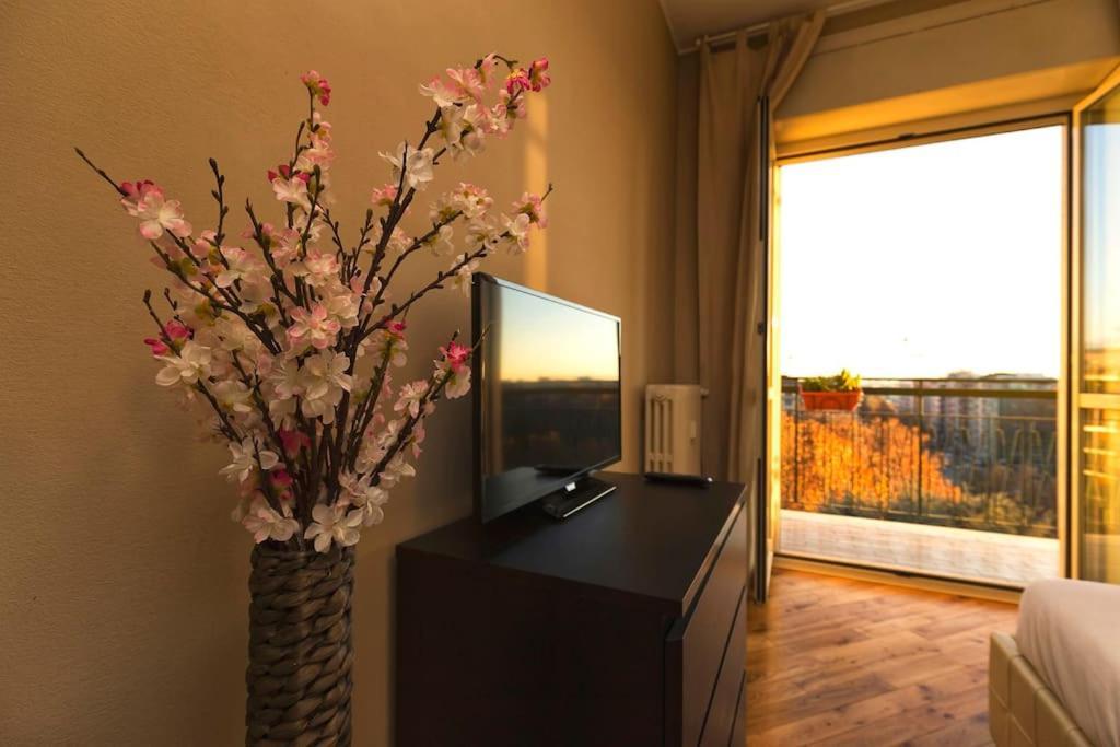 Sunny & Updated Flat With Panoramic City View 50M From M4 Stop Milão Exterior foto