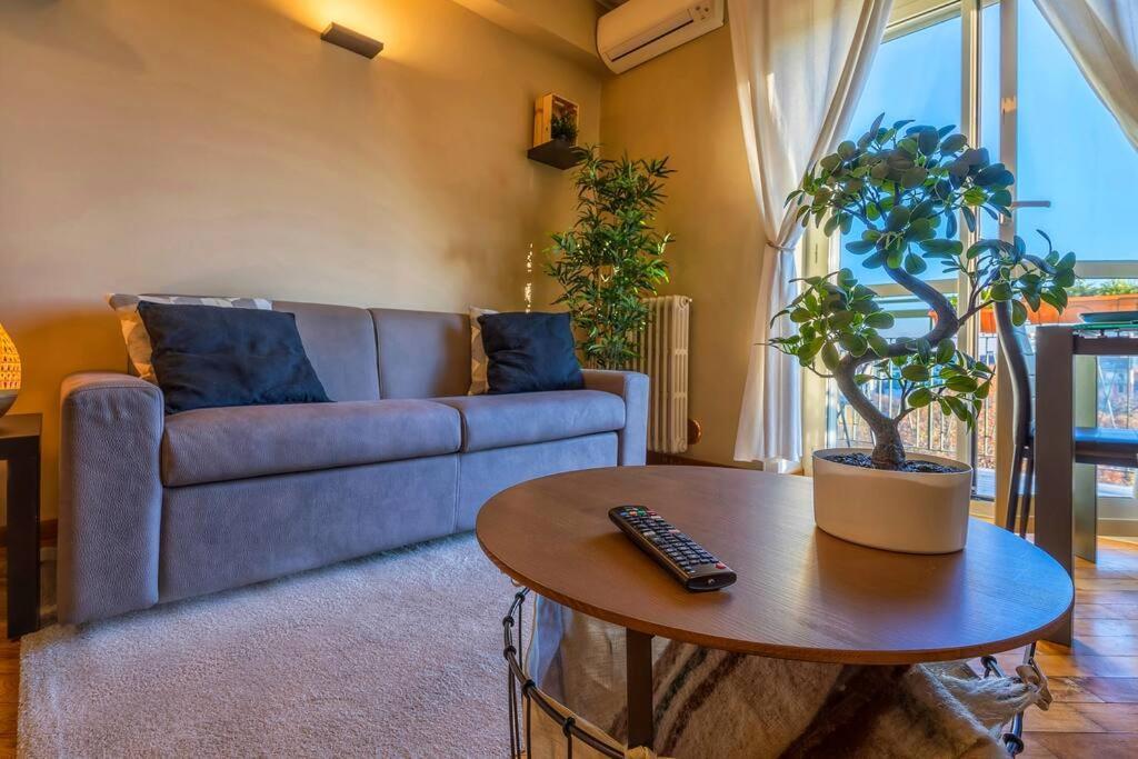 Sunny & Updated Flat With Panoramic City View 50M From M4 Stop Milão Exterior foto